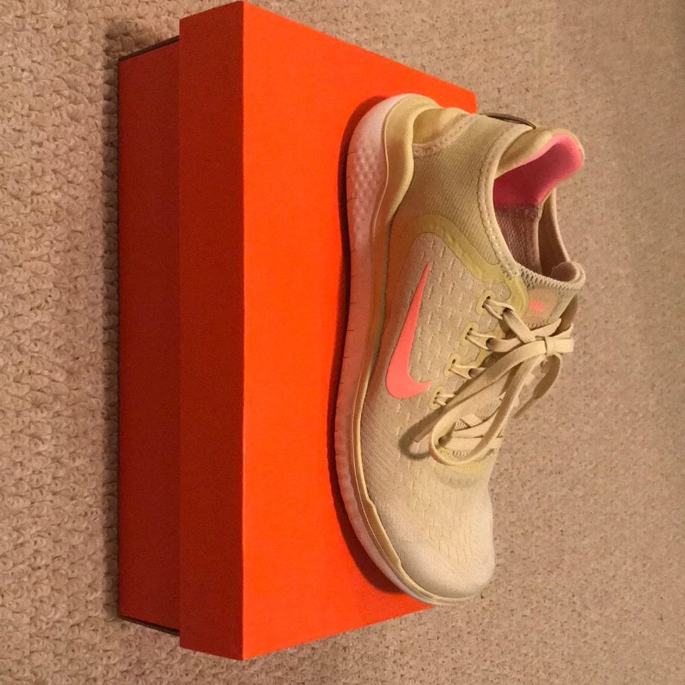 Nike Free RN 5.0 Women’s Sneakers Worn 1 time! Like new Smoke and pet free home